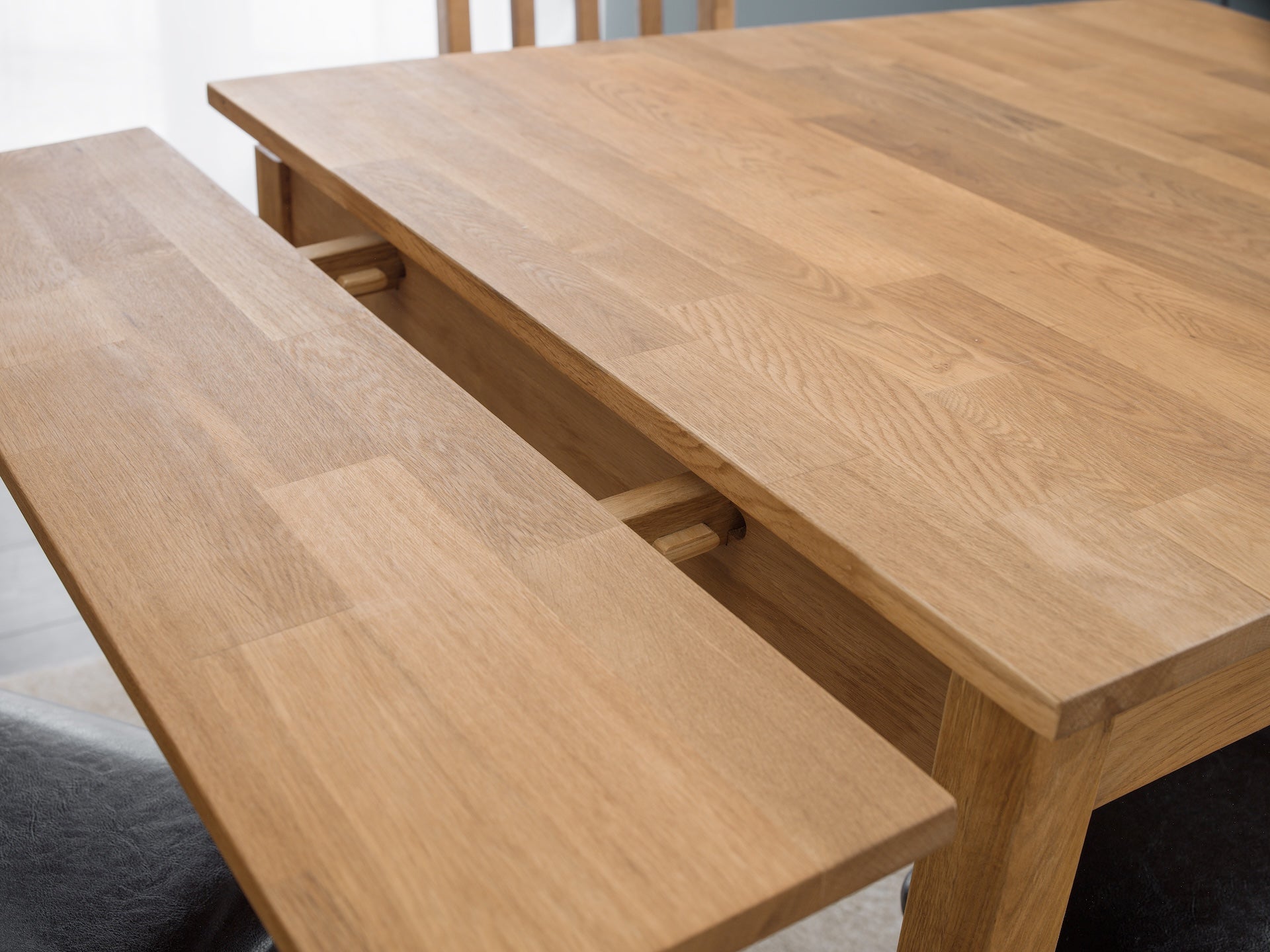 Coxmoor Oak Extending Dining Table
