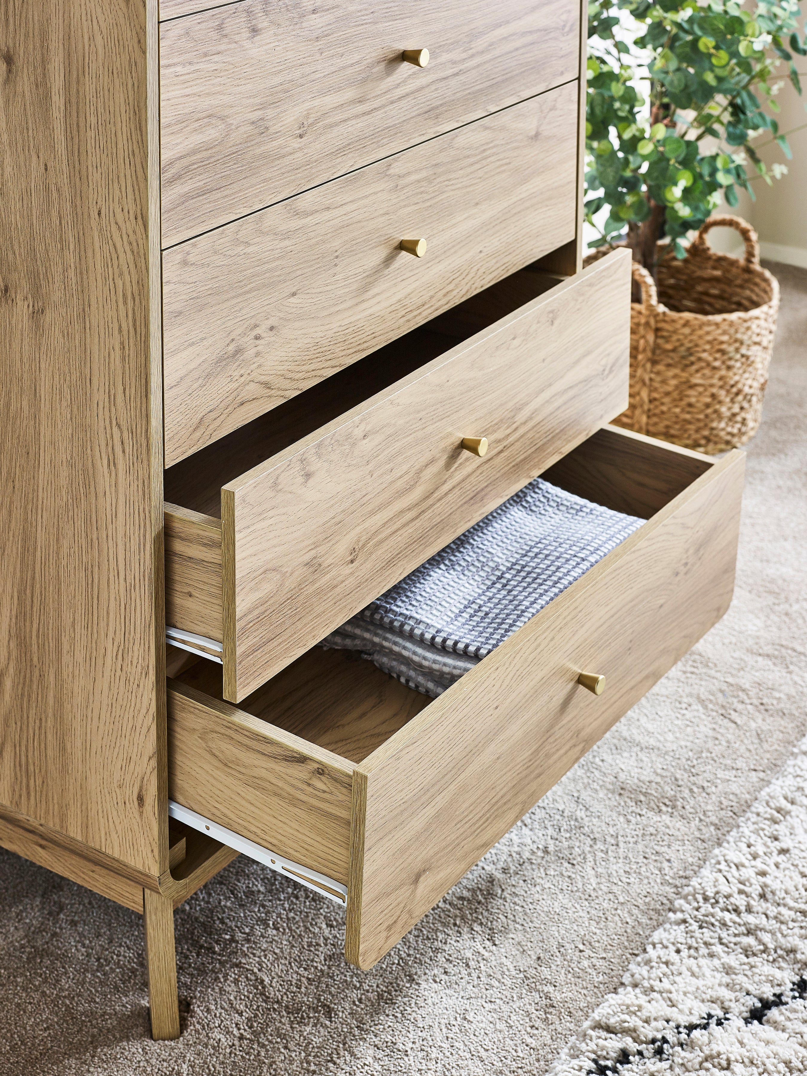 Ingrid 5 Drawer Chest Oak