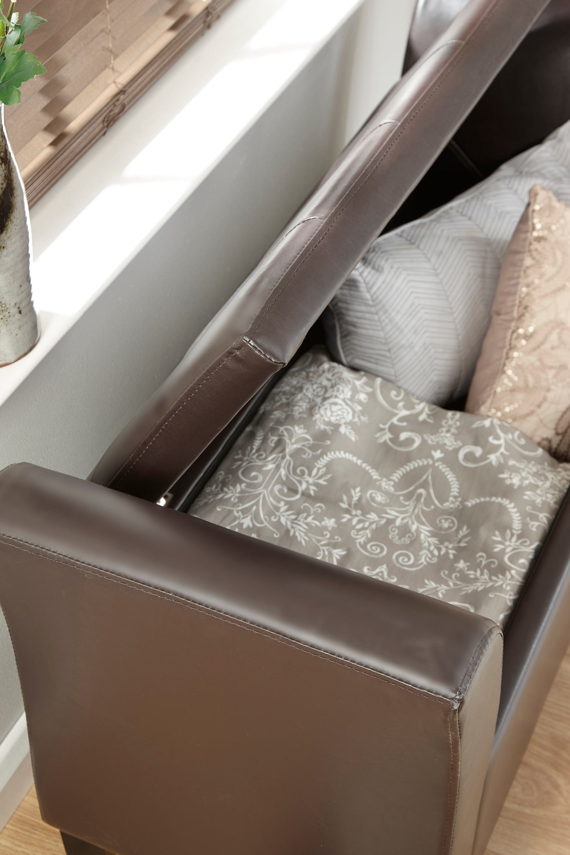 GFW Window Seat Verona Window Seat Brown Pu Bed Kings